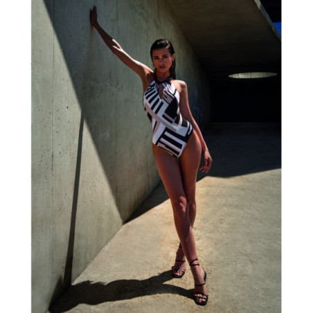 Bañador de mujer con cuello halter y apertura frontal