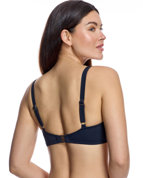 Top de bikini de mujer con aros y detalle de anilla central